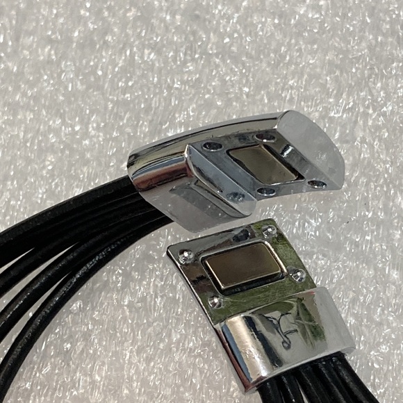 NWOT - BLACK WRAP LEATHER STRAP HAMSA BRACELET WITH MAGNETIC CLOSURE - Picture 9 of 12